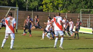 Duro traspié para Olimpia/San Antonio en el debut