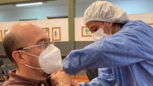 Ya se puede aplicar la tercera dosis a mayores de 12 años