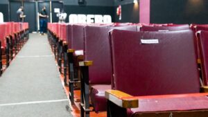 Cartelera del Cine Teatro Oberá con funciones 3D