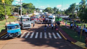 Con caravana de cierre se realizó el primer encuentro de camiones