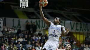 En un duelo de alto goleo, Atenas derrotó a Oberá y sigue sumando