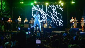 Una multitud bailó y cantó con Palito Ortega en Posadas