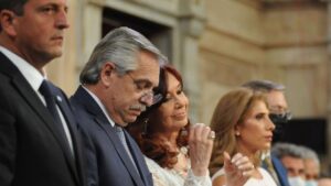 Para Alberto Fernández, el país está «volviendo a ponerse de pie»