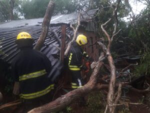 3 intervenciones de Bomberos Voluntarios tras la tormenta en Oberá