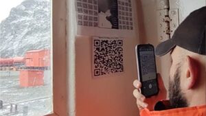 «Camino de la Lectura» llegó a la Antártida con autores misioneros