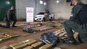 Decomisan más de 943 kilos de marihuana en un allanamiento en Guaraní