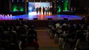 Casi cuatrocientos graduados de la FAyD recibieron su diploma