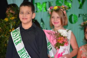 Fiesta del Té: Los pequeños tuvieron su tarde y se eligieron a Miss y Mister Brotitos