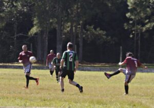 Partido solidario en los Helechos con las Glorias de Guaraní