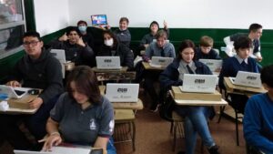 El vicegobernador Arce encabezó la entrega de Netbooks en la EPET 3