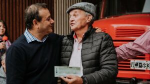 El Gobernador entregó beneficios a productores en Campo Viera