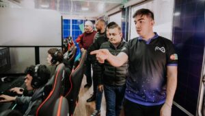 Herrera Ahuad visitó el trailer gamer en Oberá