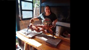 Una obereña representará a Misiones en el Nacional del Asado