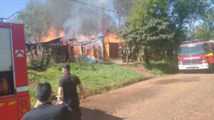 Un incendio consumió por completo una vivienda en Oberá