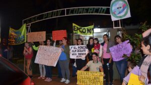 Padres y alumnos reclaman por mejoras edilicias en la Escuela de Comercio