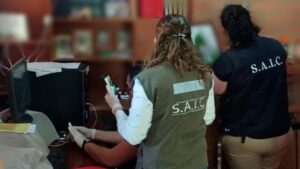 Arrestaron a dos hombres por presunta tenencia y distribución de pornografía infantil