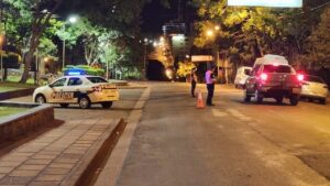 En Oberá la policía brindó seguridad a las familias que salieron a las calles a recibir el año nuevo