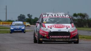 Juanpi Urrutia pone primera en el Turismo Pista