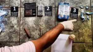 Incautaron cocaína, elementos robados y de contrabando en un inquilinato