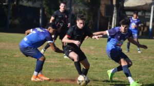 El «Exa» sigue en la punta con varios escoltas