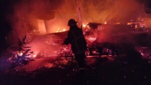 Incendio destruyó una vivienda familiar en el Km 2 de Panambí