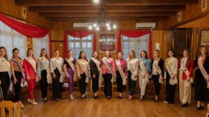 Todas las Reinas se presentan en sociedad
