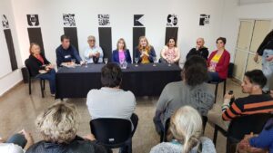 Firmaron las escrituras para la adquisición de un nuevo inmueble para la FAyD