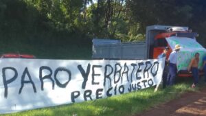 Productores yerbateros realizan acampe distintos puntos de la provincia