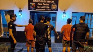 Cinco hombres sospechosos de ultrajar a una menor