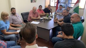 Remiseros reclaman al municipio por la llegada de Uber y Didi