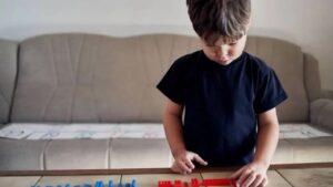 «La sociedad es la que debe adaptarse a la persona autista»