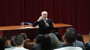 «El Defensor del Pueblo debe ser totalmente apolítico»