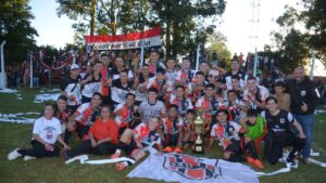 Ex Alumnos 185 se hizo fuerte en casa y gritó campeón ante su gente