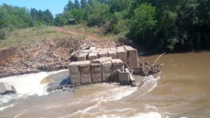Vecinos de Mártires y Domingo Savio piden por el puente sobre el Yabebiry