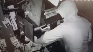 Robó más de tres millones y se fugó en remis: lo identificaron por cámaras y fue detenido