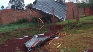 Fuertes vientos afectaron varios barrios obereños