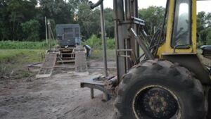 Nuevo pozo de agua para mejorar el suminstro de los vecinos del KM 0