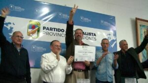 «El que gana conduce y el que pierde acompaña»