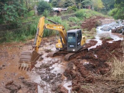 Limpian sectores críticos del arroyo Mbotaby para enfrentar futuras lluvias intensas