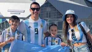 La familia Okulovich vivió el sueño de alentar a la Selección desde la tribuna