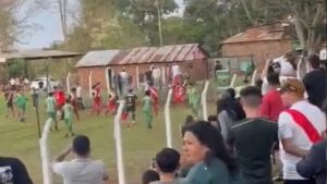 Violencia en el Fútbol: pelea entre jugadores obligó a suspender un partido en Campo Viera