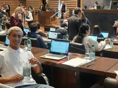 El Parlamento Estudiantil aprobó un proyecto ecológico de alumnos de Campo Ramón
